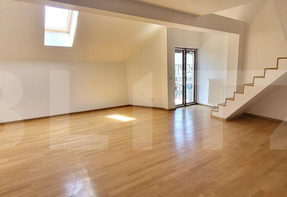 De vanzare apartament cu 3 camere foarte spatios