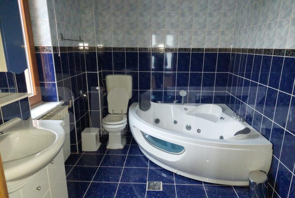 Casa de vanzare cu 6 camere 300 mp spatioasa in Ca