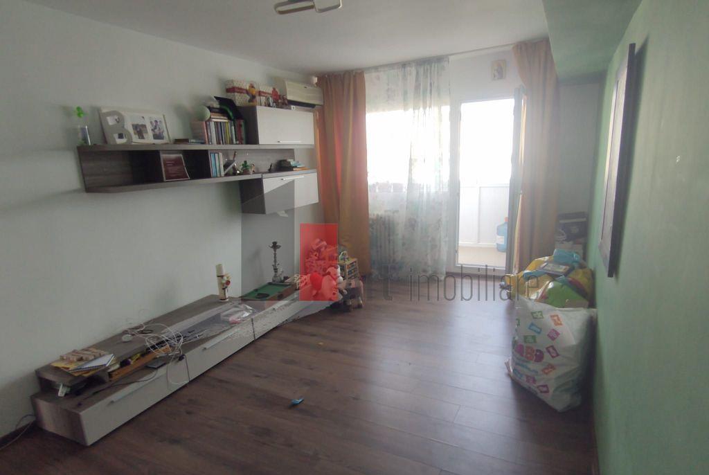 Vanzare apartament decomandat 4 camere Bd Obregia Pas