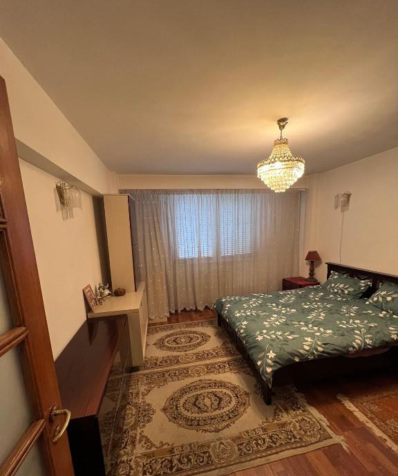 Basarabiei bloc anl vis a vis Hercesa apartament 2 camere et 1/4