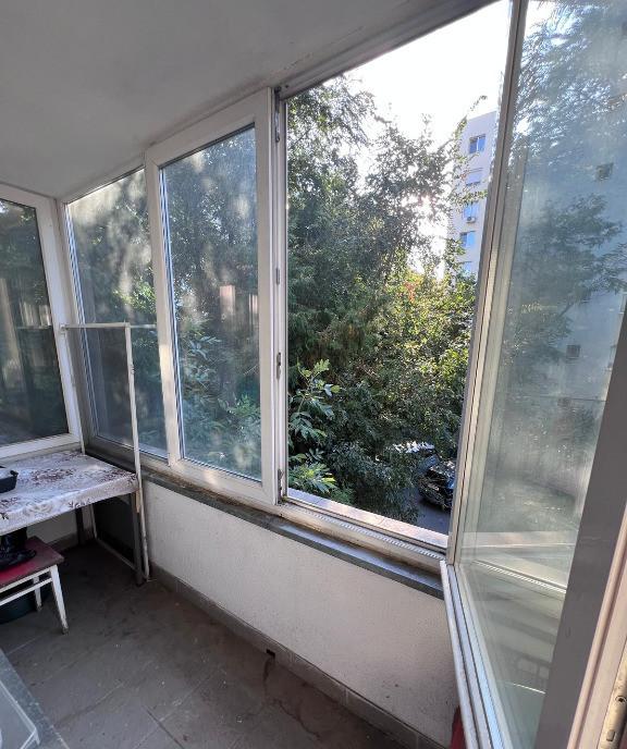 Basarabiei bloc anl vis a vis Hercesa apartament 2 camere et 1/4