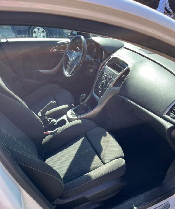 Opel Astra J 1 7 cdti 2 500 eur