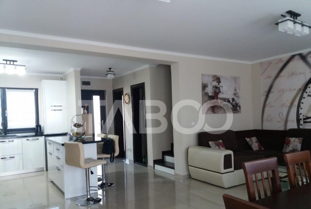 Casa 4 camere 105 mpu acces auto si gradina in Cartierul Arh