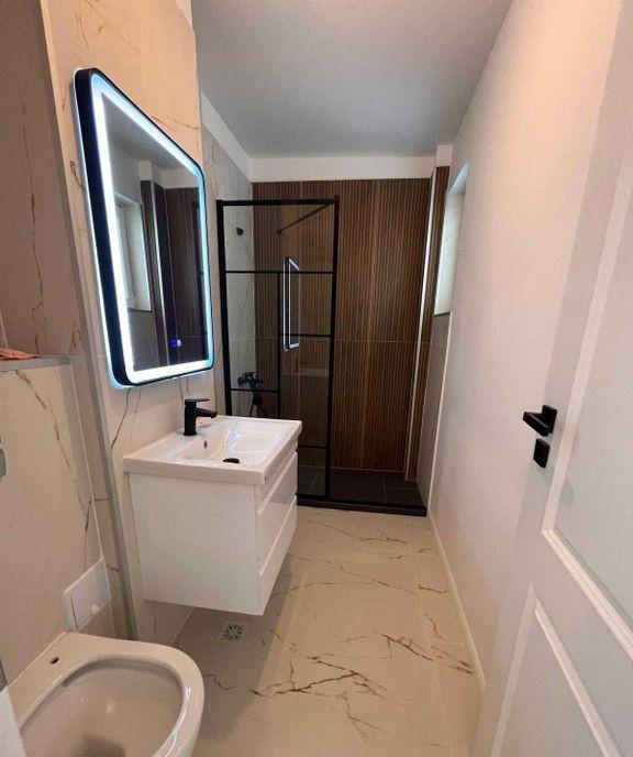 Casa 5 camere brancoveanu curte mansarda centrala