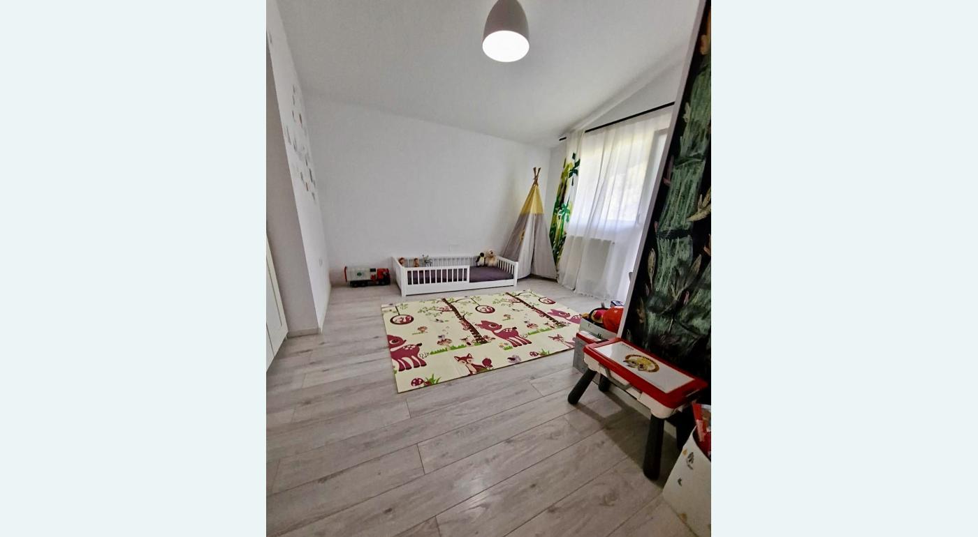 PROPRIETAR Vand Casa Tunari