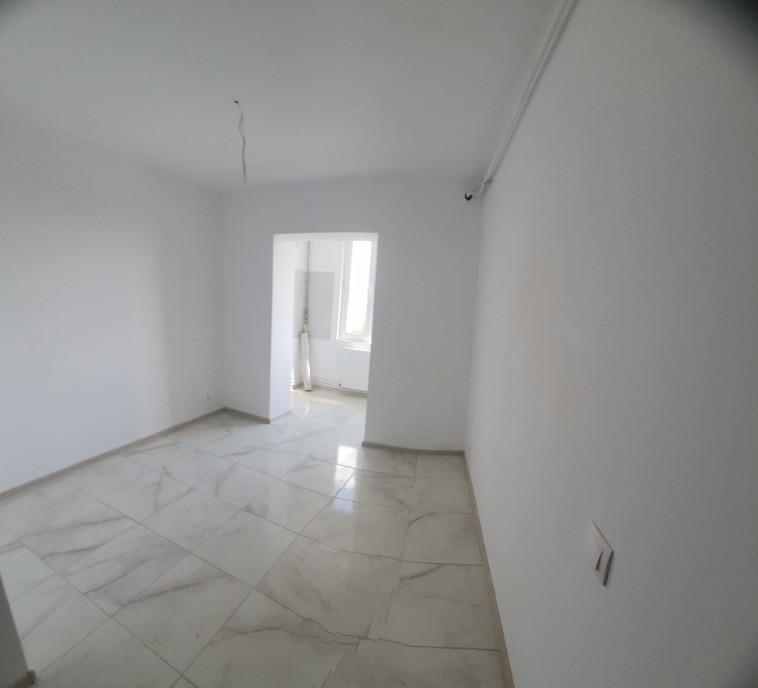 3 camere decomandat centrala termica instalatii noi renovat