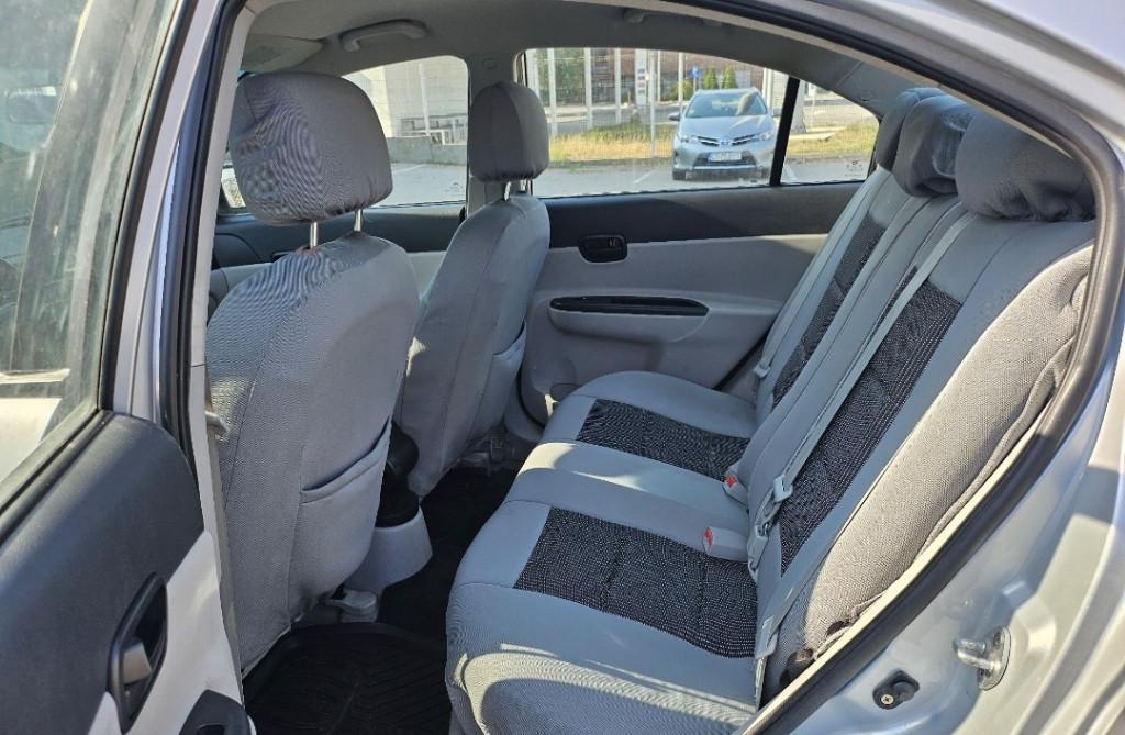 Hyundai Accent cu 126000 km 1 990 eur