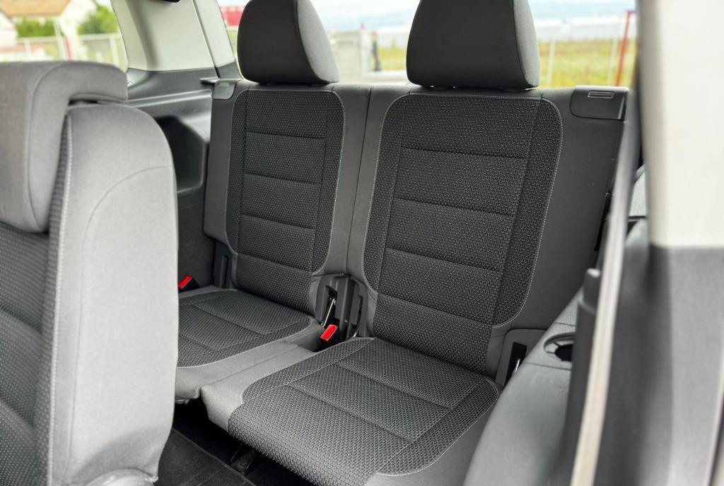 Volkswagen Touran 1 6 TDI 7 locuri/Navigatie/Webasto/Carte Service 6 350 eur