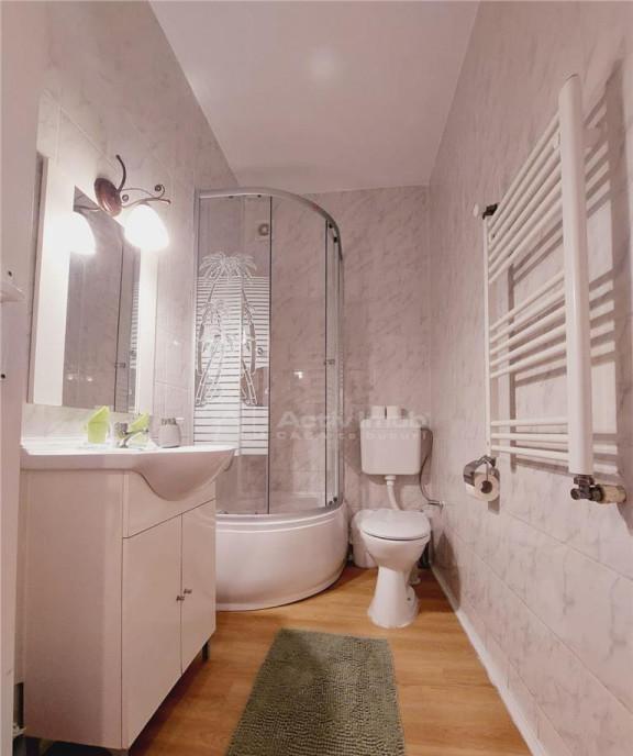 Inchriez complex case de vacanta in Rasnov zona Glajarie