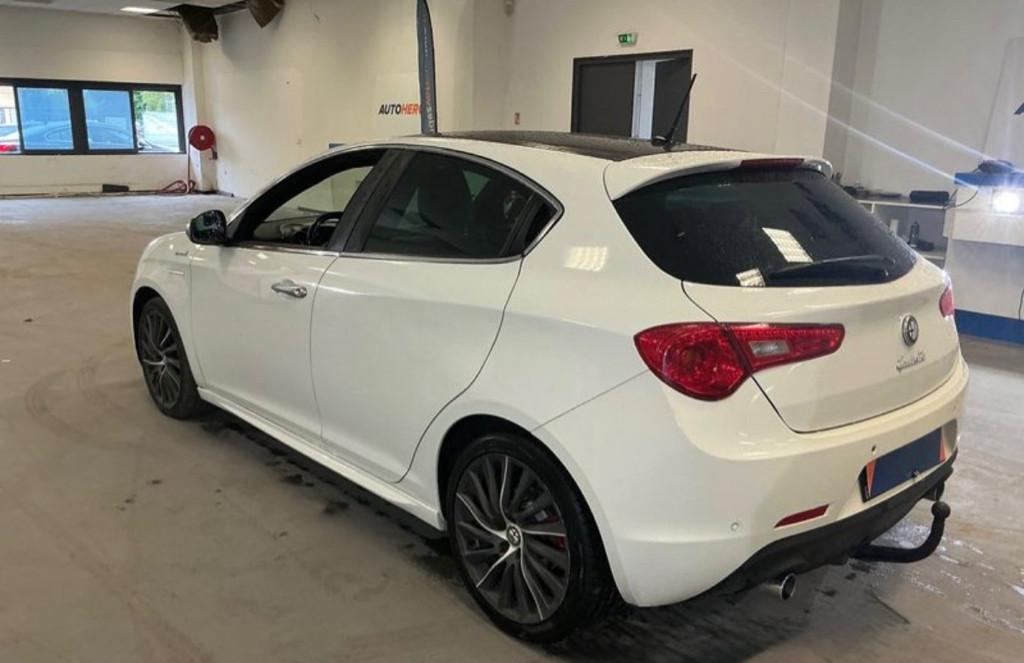 Alfa Romeo Giulietta 2 0 JTDM Collezione Aut Xenon Clima Pilot Piele PDC 6 990 eur