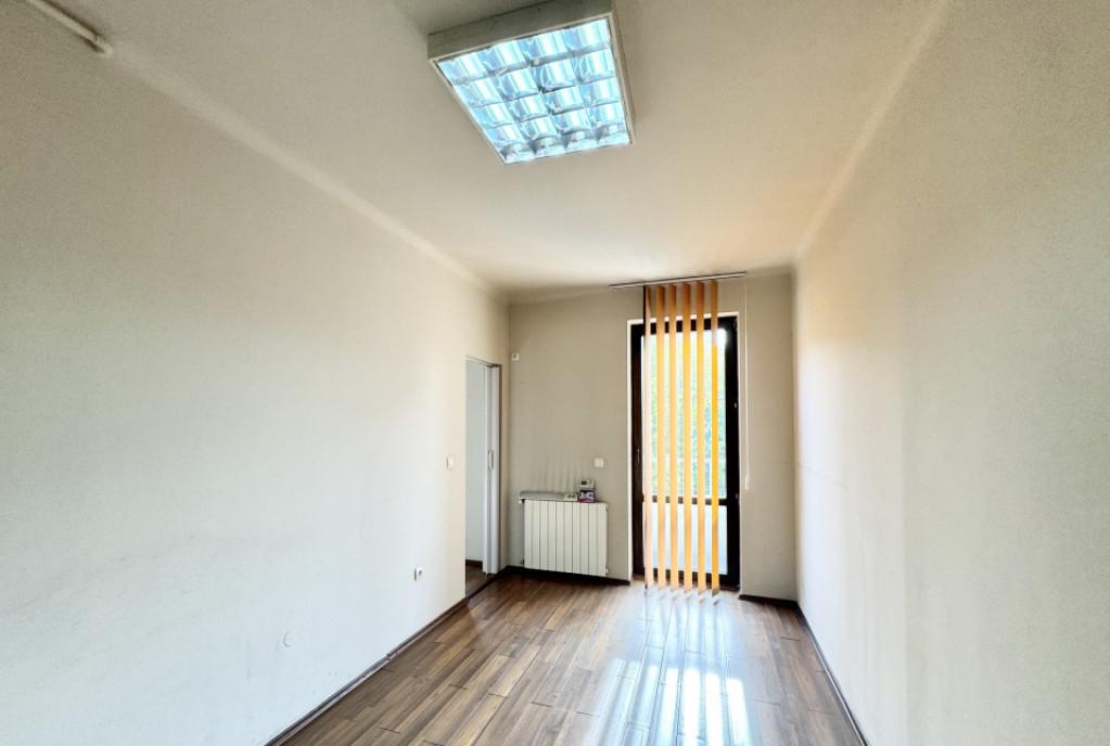 Birou spatios langa Primaria sect 1 Banu Manta Titules