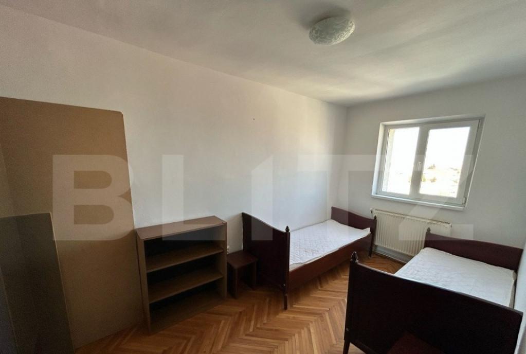 Apartament 4 camere 55 mp decomandat zona Cetate
