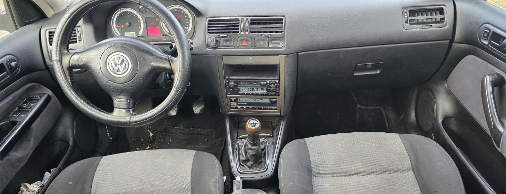 Volkswagen bora 1 6 icirc nmatriculat ro 1 400 eur