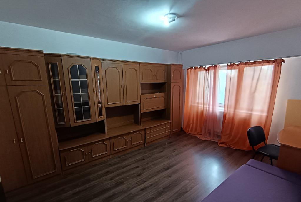 Apt 2 camere decomandat etaj 2 pacurari cat friendly