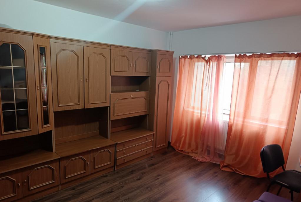 Apt 2 camere decomandat etaj 2 pacurari cat friendly