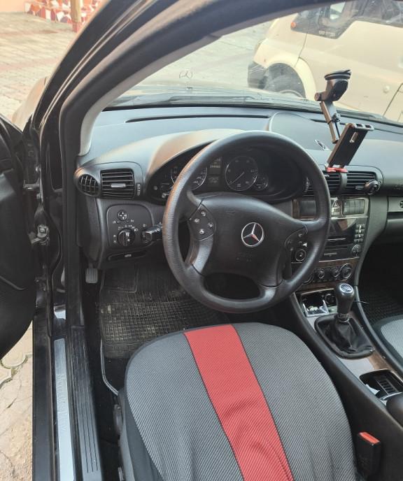 Se vinde Mercedes c clasa 200 2 300 eur