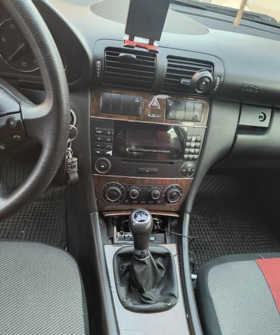Se vinde Mercedes c clasa 200 2 300 eur