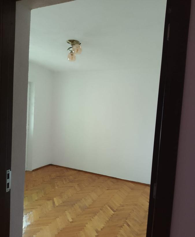 Ramnicu Valcea Central langa Piata centrala