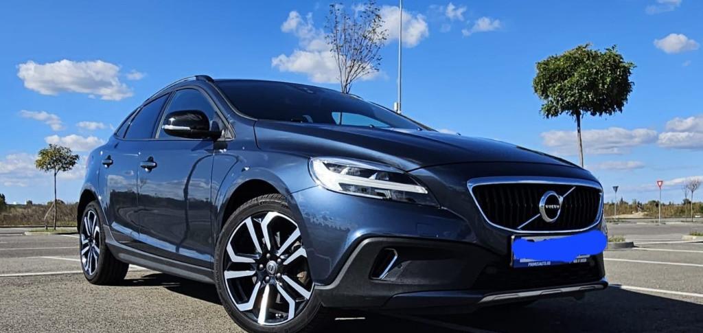 VOLVO V40 2016 - CROSS COUNTRY ndash 2 0 120 CP 17 990 eur