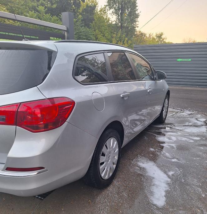 Opel Astra J Sports Tourer - 1 6 aspirat - 2015 8 700 eur