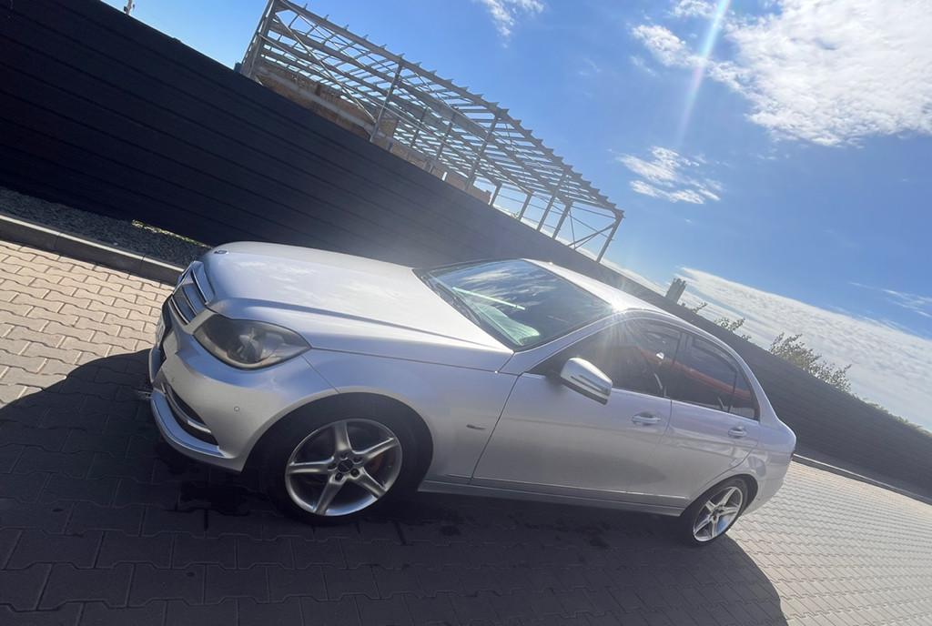 Mercedes C klasse 200 8 300 eur