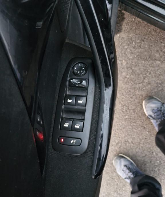 Peugeot 208 2017 1 2 PureTech Allure 5 500 eur