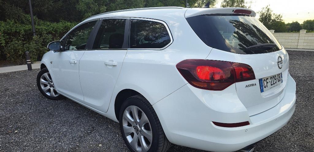 Opel Astra J istoric service 3 350 eur