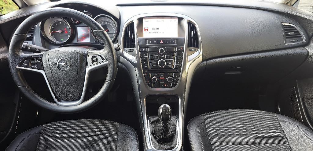 Opel Astra J istoric service 3 350 eur