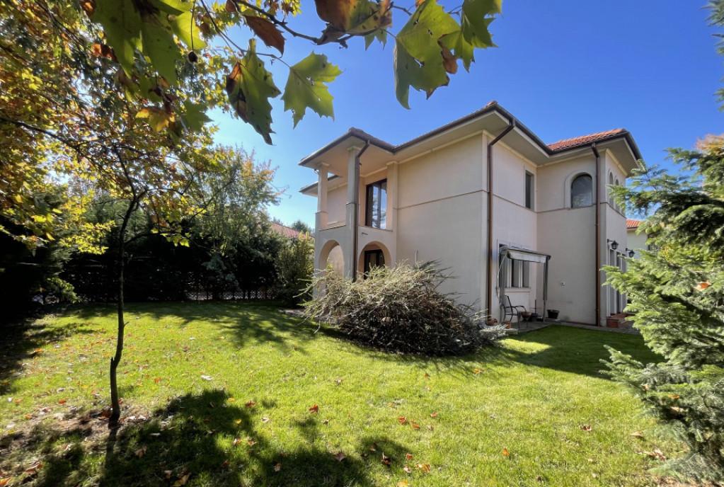 Curtea Domneasca vila individuala 6 camere 3 bai garaj