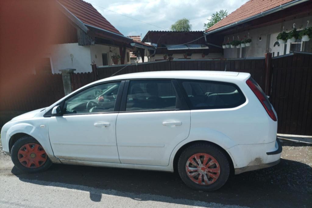 Ford focus 2007 1 6 2 500 lei