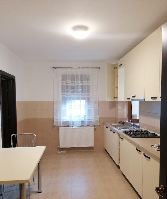 Prprietar ofer spre inchiriere apartament in vila zona Mitari Pacii