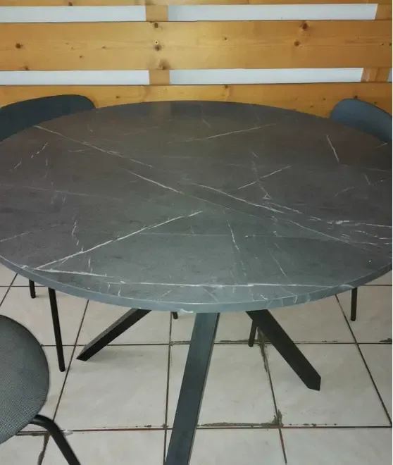 masa rotunda neagra IKEA