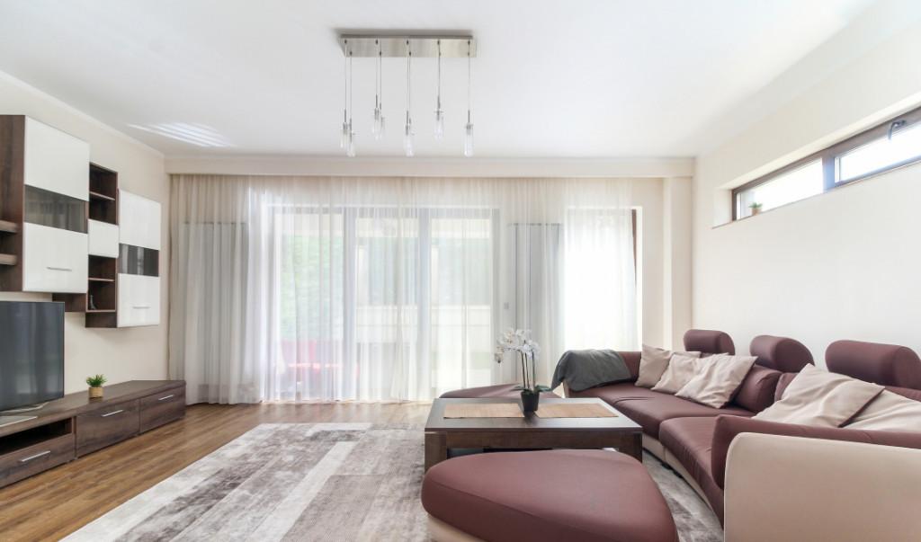 Casa la cheie cu 5 camere si 4 bai 200 mp incaperi mari B