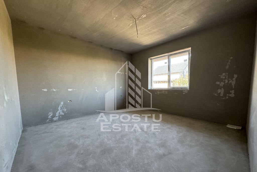 Apartamente cu 3 camere disponibile imediat curte de 103