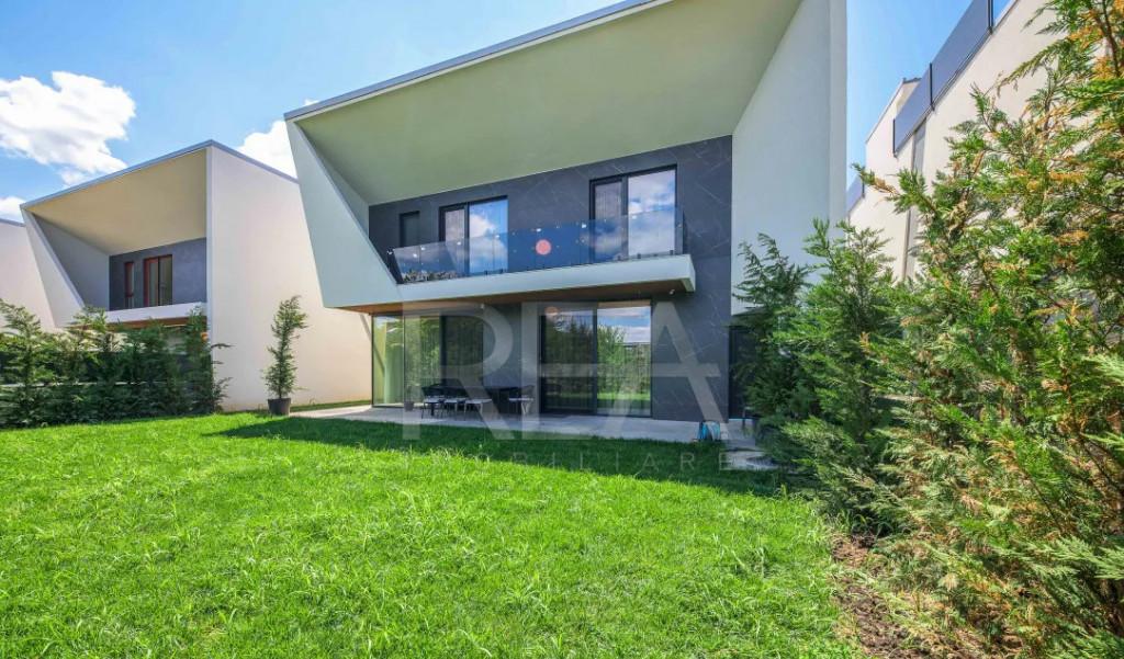 Vila de lux cu piscina pe terasa si automatizari inteli