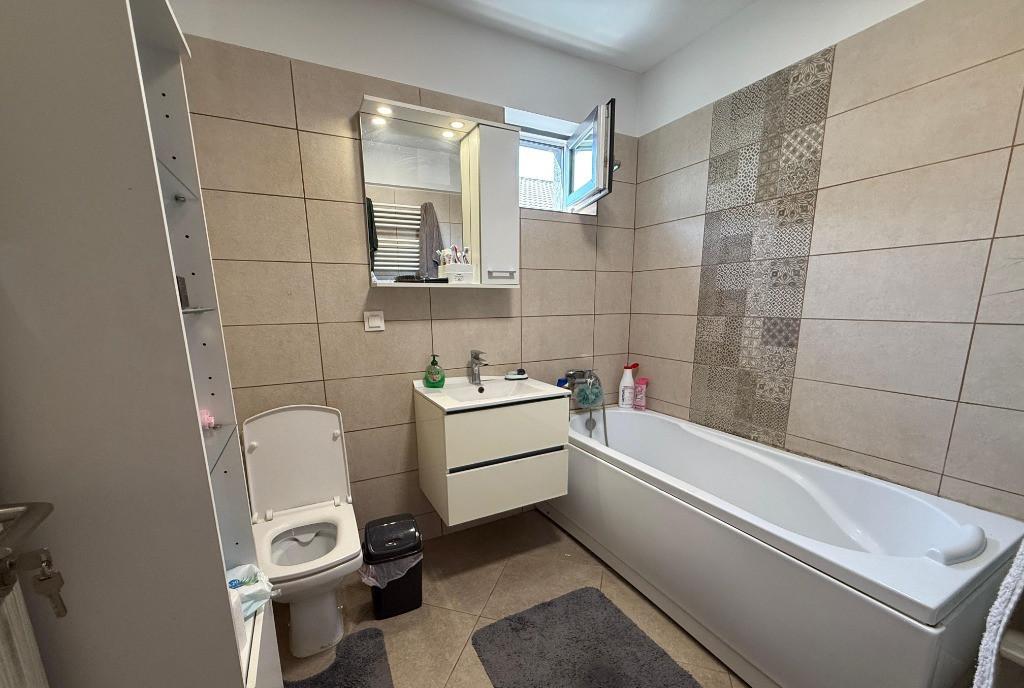 Casa de vanzare mobilata si utilata - 4 cam 2 bai