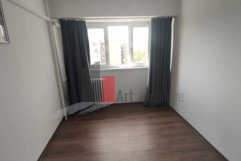 Vanzare apartament decomandat 4 camere Bd Obregia Pas