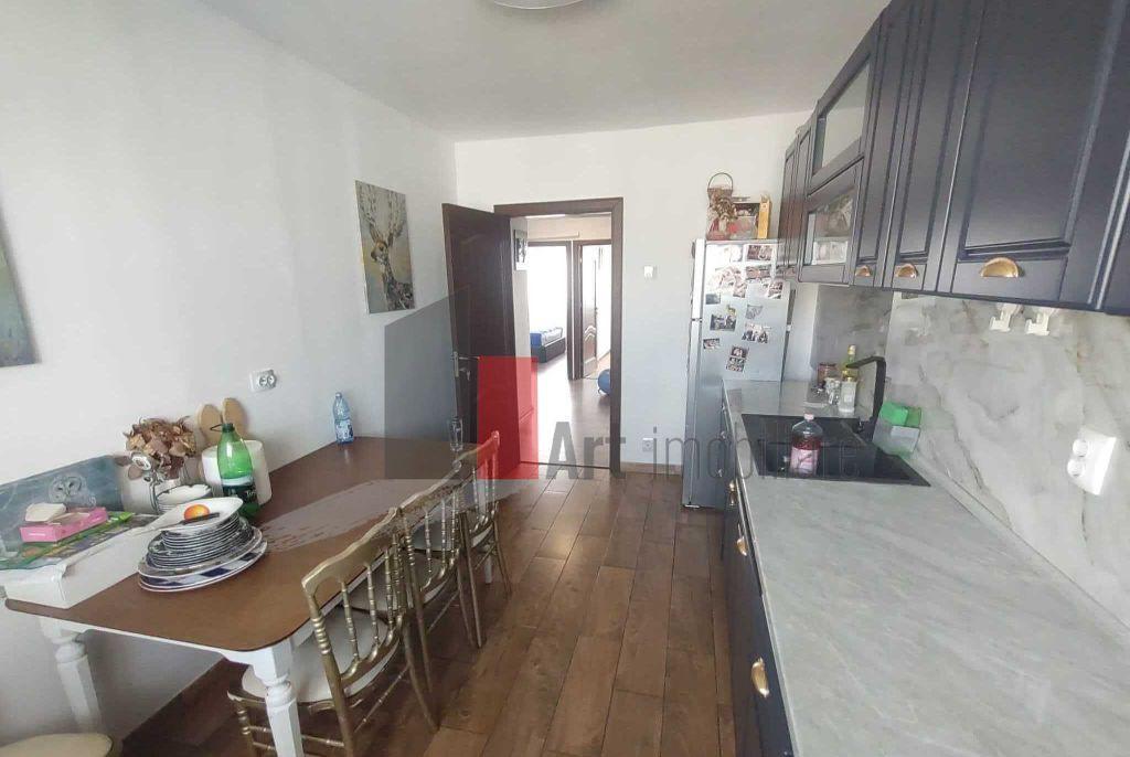 Vanzare apartament decomandat 4 camere Bd Obregia Pas