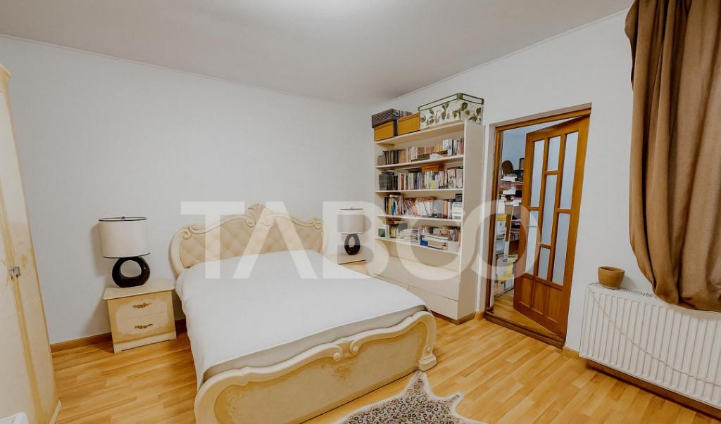 Casa 4 camere 3 bai teren 235 mp garaj Trei Stej