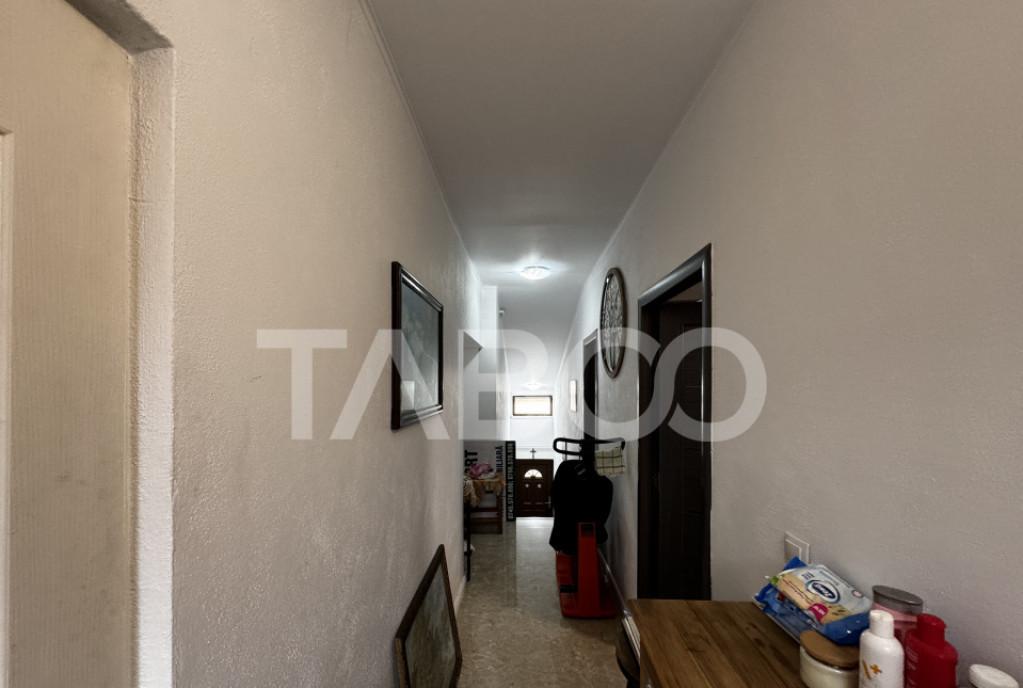 Casa 4 camere 3 bai teren 235 mp garaj Trei Stej
