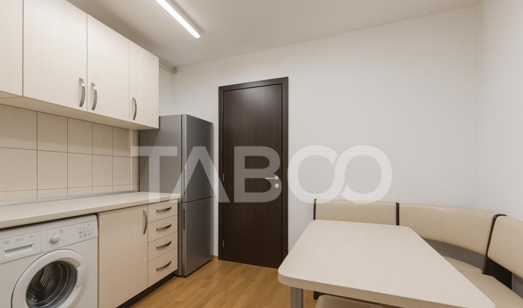 Apartament spatios de vanzare cu 3 camere balcon zona Rahove