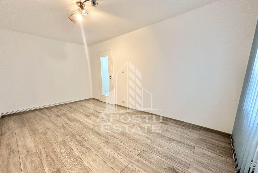 Apartament cu 3 camere decomandat la parter in zona Giro