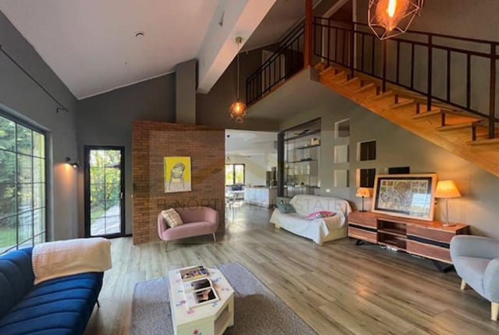 Vila unica pe malul lacului Scrovistea