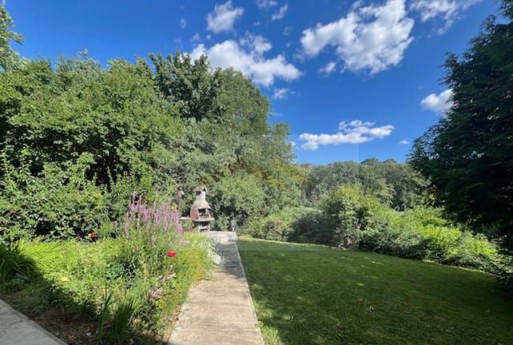 Vila unica pe malul lacului Scrovistea