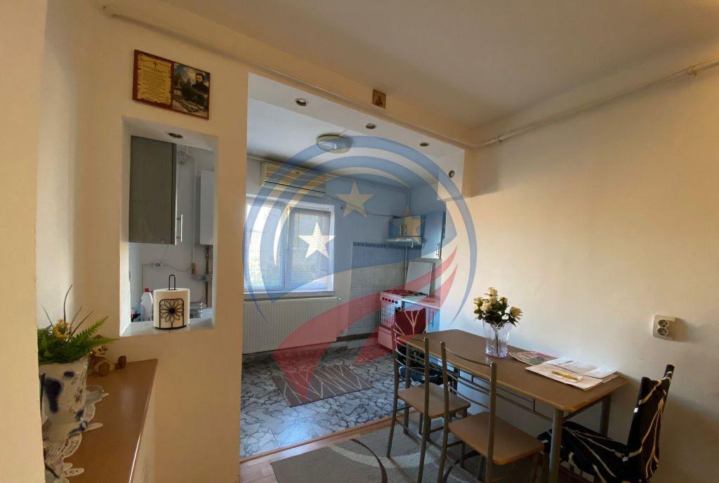 Vanzare spatiu central 350 M utili stradal