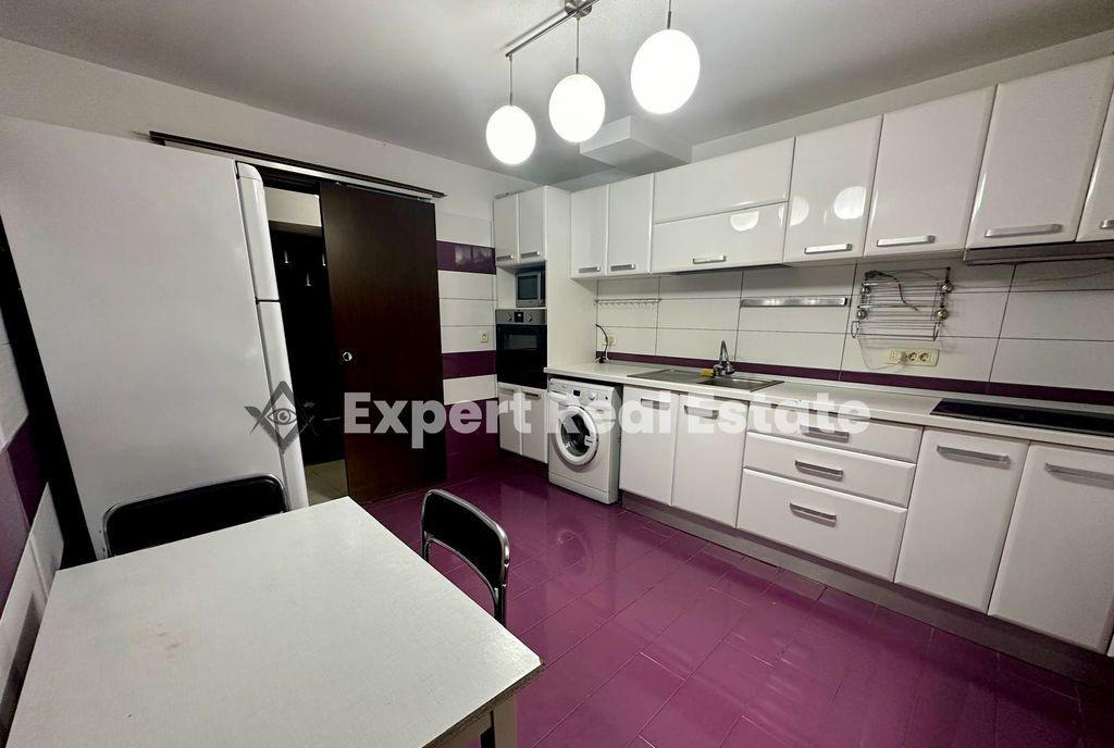 Apartament spatios 3 camere ultracentral otopeni