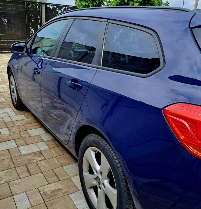 Opel Asta j Automata 4 300 eur