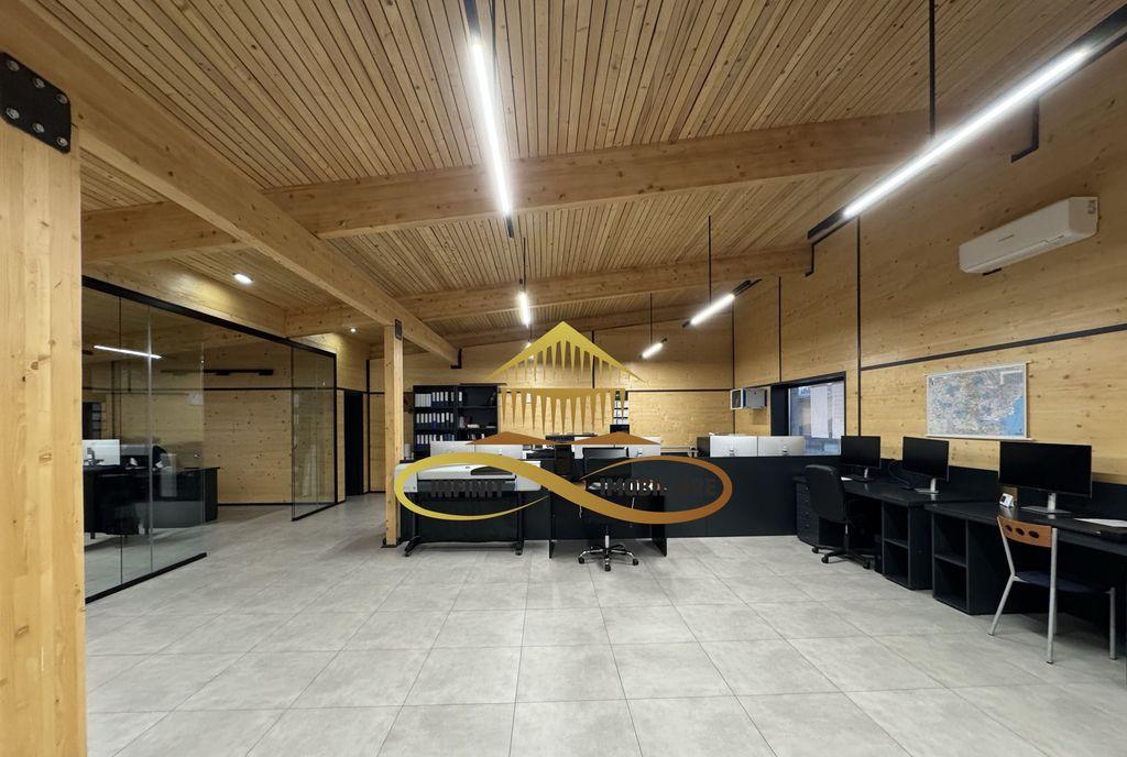 Cladire de birouri cu showroom/hala de vanzare
