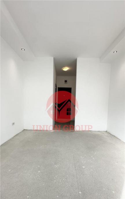 Garsoniera Luminoasa Partial Renovata Etaj 2 Zona Cet