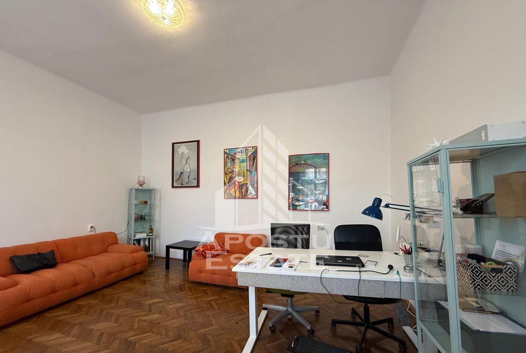Apartament 3 camere parter inalt garaj propriu si par